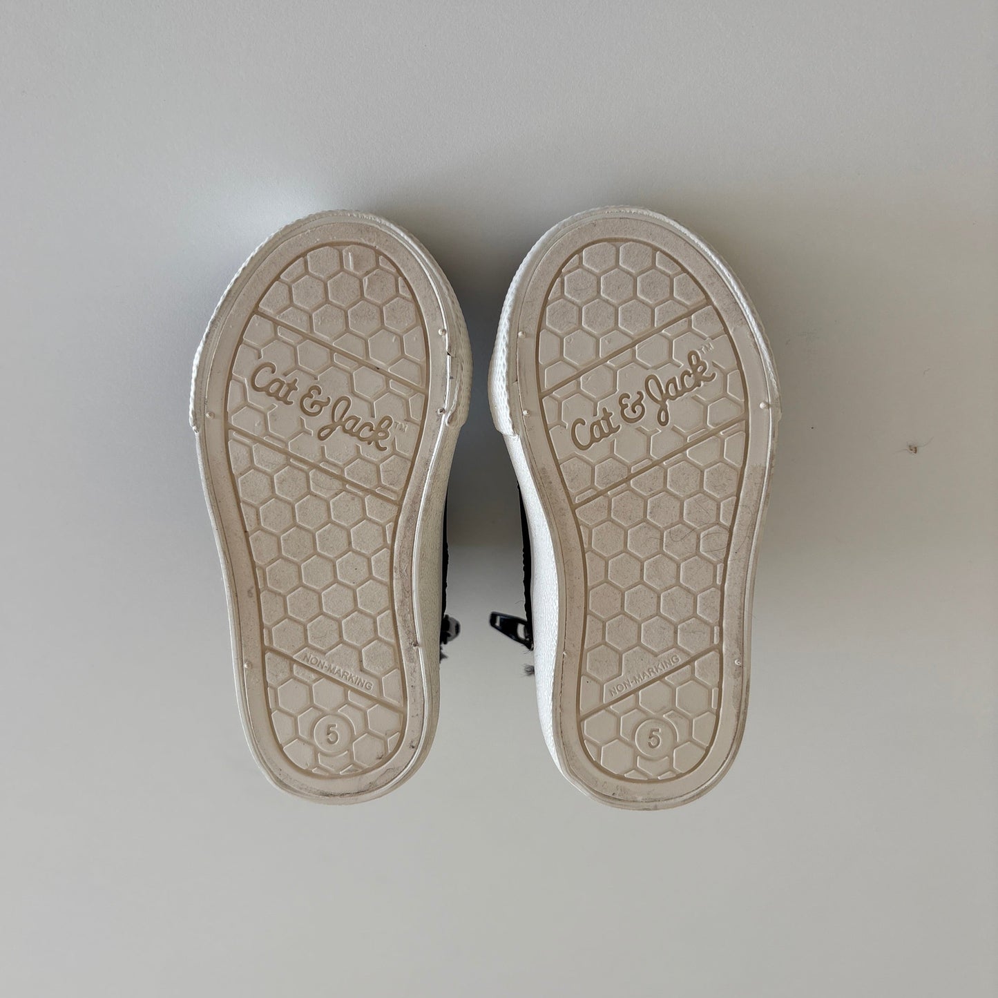 Pre-Loved Sneakers | Size 5