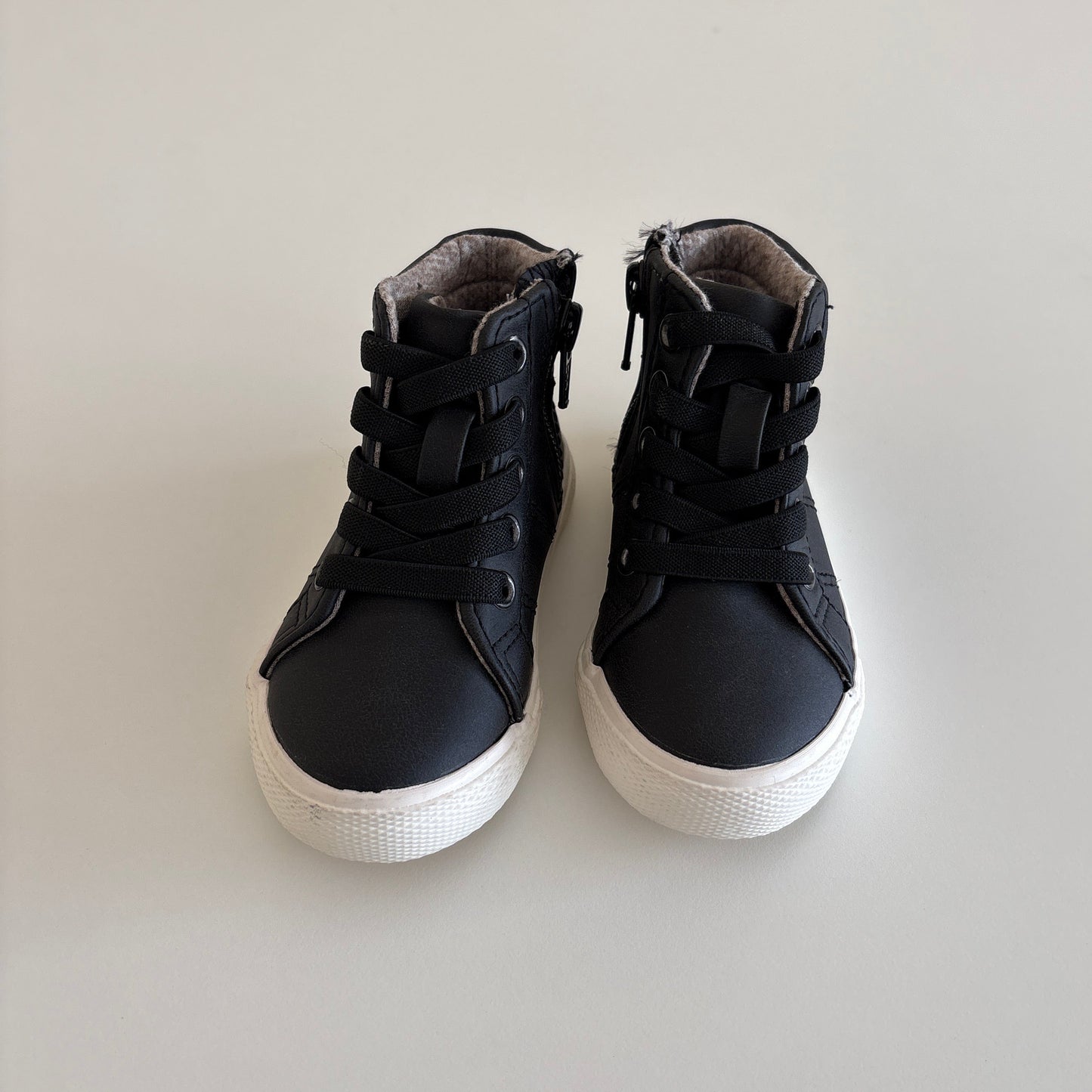 Pre-Loved Sneakers | Size 5