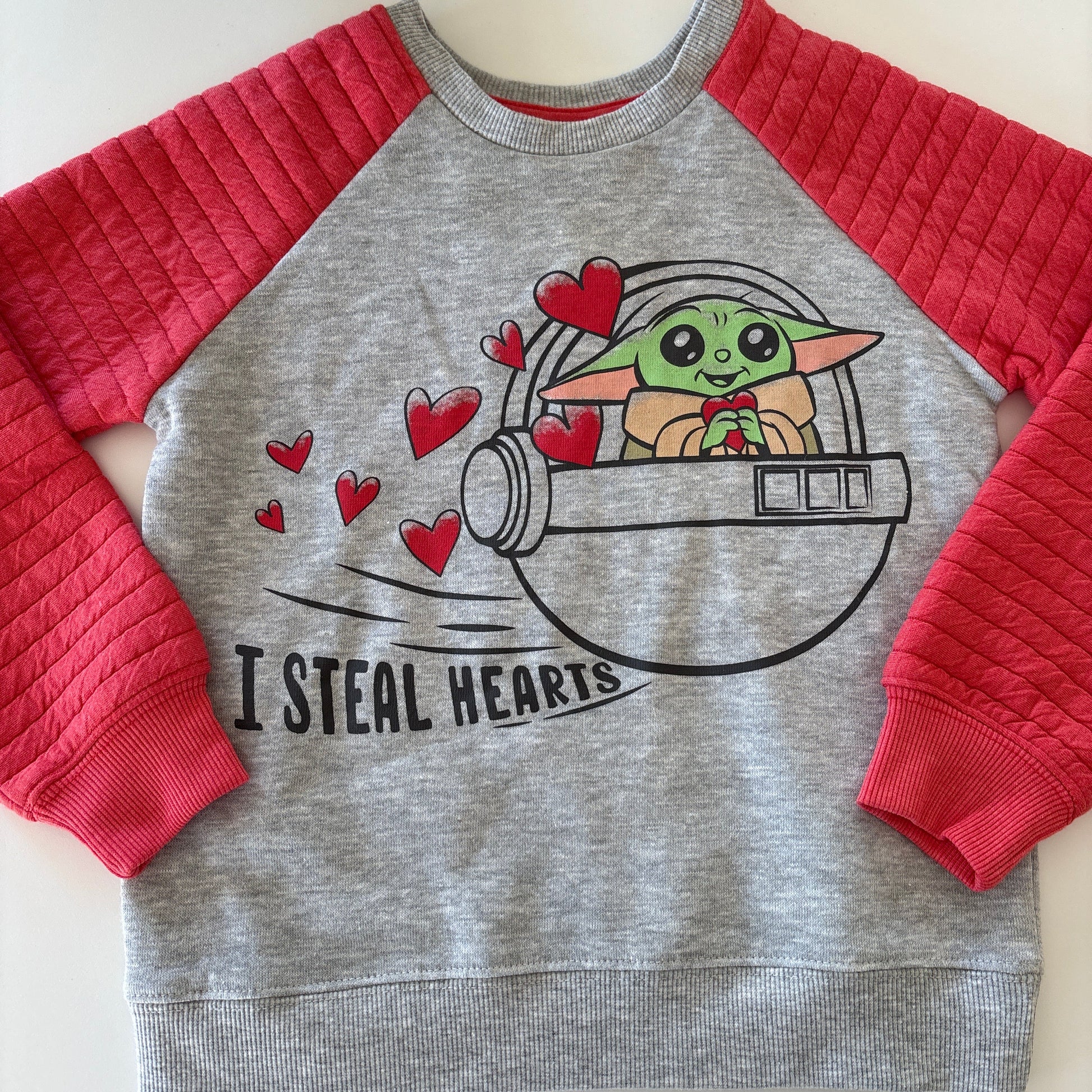 Sweatshirt with Star Wars character that says "I steal hearts"