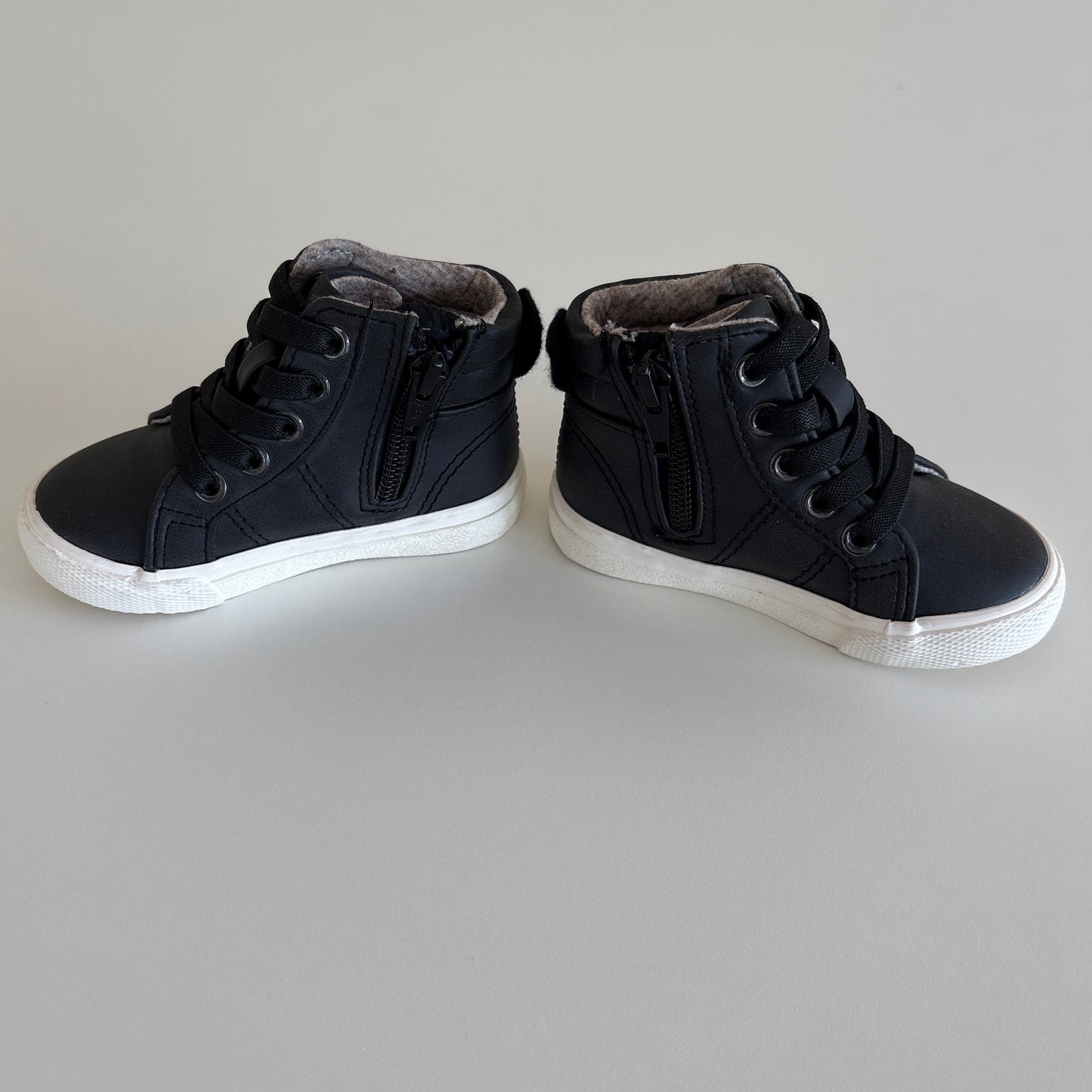 Pre-Loved Sneakers | Size 5