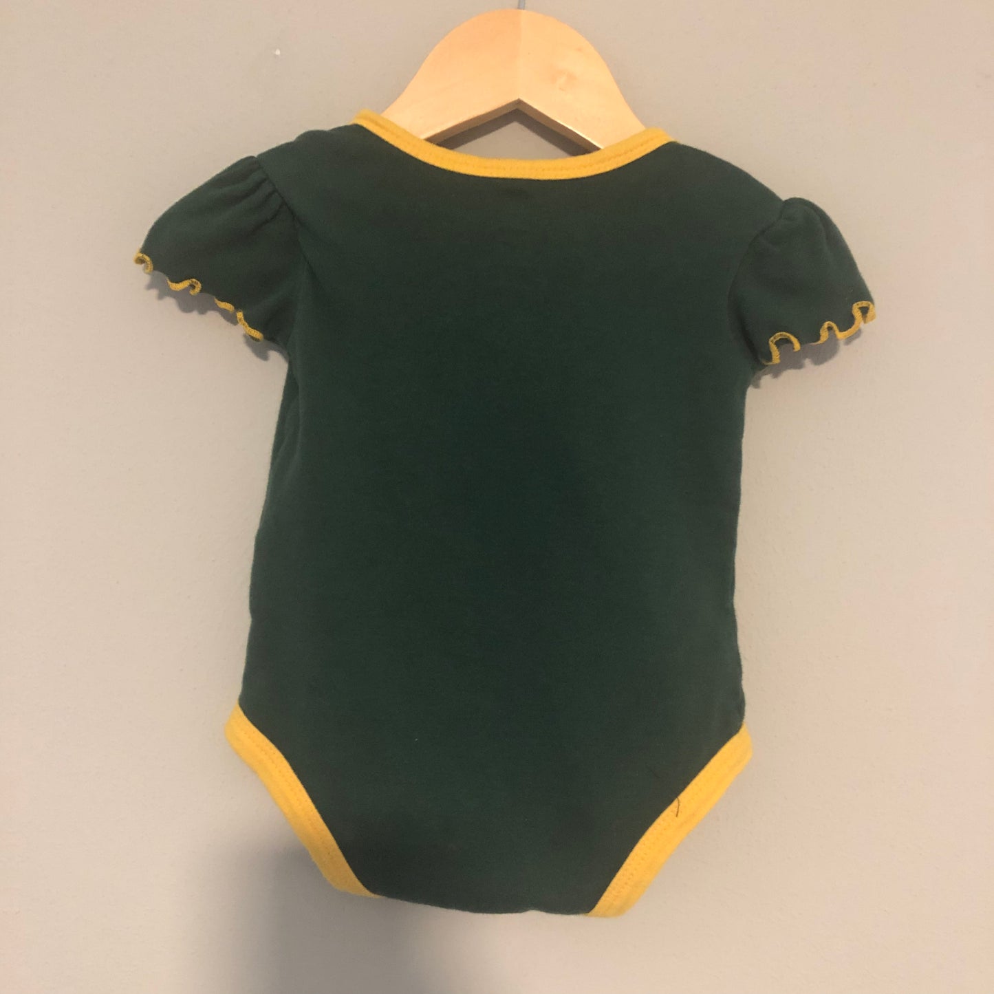 NFL Team Apparel Green Bay Packers Bodysuit 6-9M (Pre-Loved)