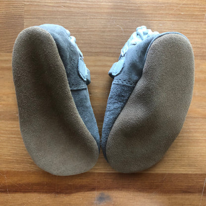 NWOT Robeez Gray Floral Leather Soft Sole Shoes 0-6M (Pre-Loved)