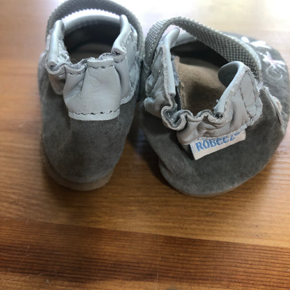 NWOT Robeez Gray Floral Leather Soft Sole Shoes 0-6M (Pre-Loved)